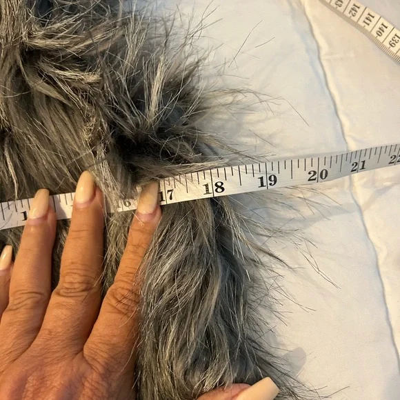 Nicole Miller Faux Fur Open Vest - Picture 6 of 7